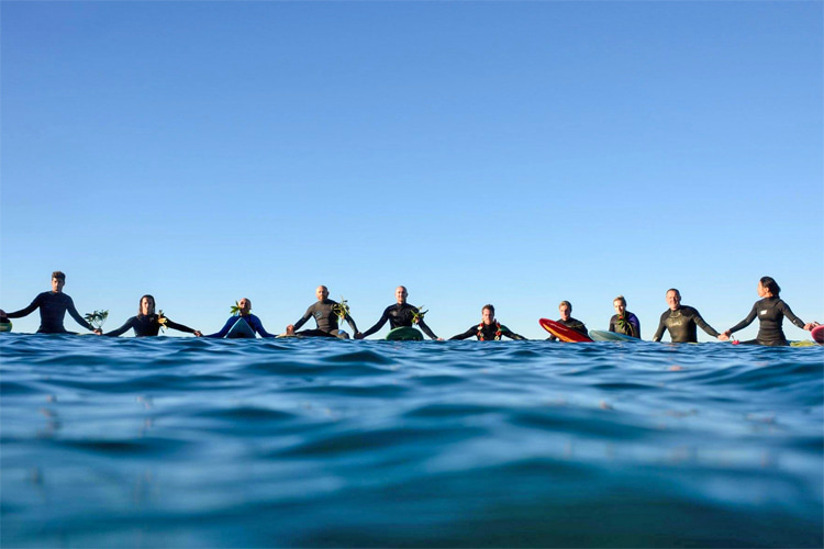 Image surfers-paddle-out.jpg