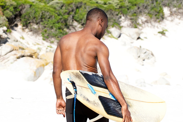 Image black-surfer.jpg