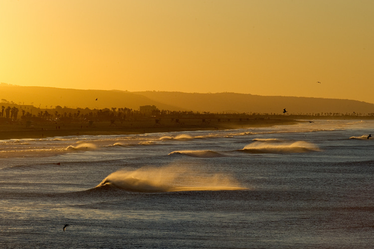 Image california-waves.jpg